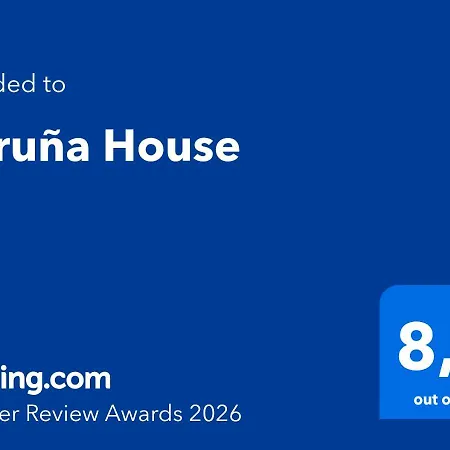 Coruna House דירה